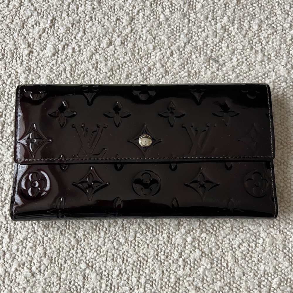 AUTHENTIC LOUIS VUITTON Burgundy Vernis Patent Leather Sarah Wallet
